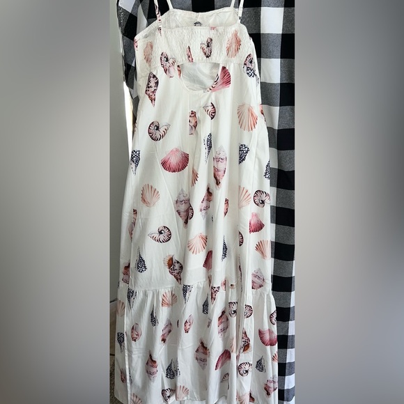 Elegant Seashell Print Maxi Dress - Picture 4 of 4